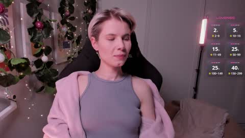 Snapshot of imnotmia chatting on 01.07.25 Mia online show from 01.07.25