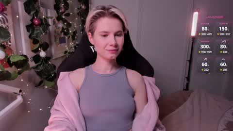 Snapshot of imnotmia chatting on 01.08.25 Mia online show from 01.08.25