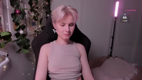 Snapshot of imnotmia chatting on 01.11.25 Mia online show from 01.11.25