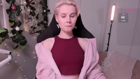 Snapshot of imnotmia chatting on 01.19.25 Mia online show from 01.19.25