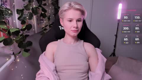 Snapshot of imnotmia chatting on 01.23.25 Mia online show from 01.23.25