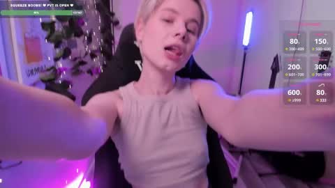 Snapshot of imnotmia chatting on 02.19.25 Mia online show from 02.19.25