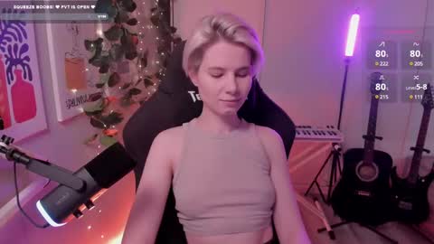 Snapshot of imnotmia chatting on 03.08.25 Mia online show from 03.08.25