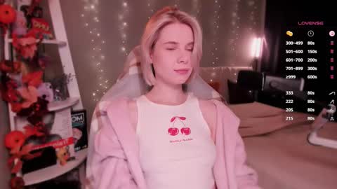 Snapshot of imnotmia chatting on 11.16.25 Mia online show from 11.16.25