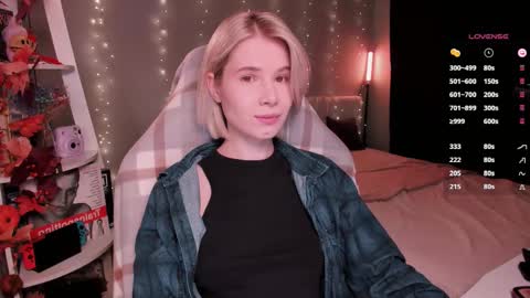 Snapshot of imnotmia chatting on 11.23.25 Mia online show from 11.23.25