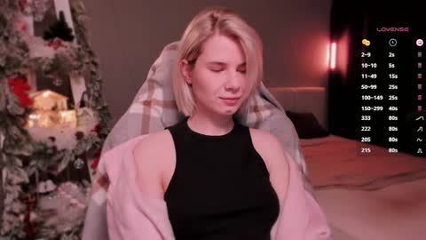 Snapshot of imnotmia chatting on 12.05.25 Mia online show from 12.05.25