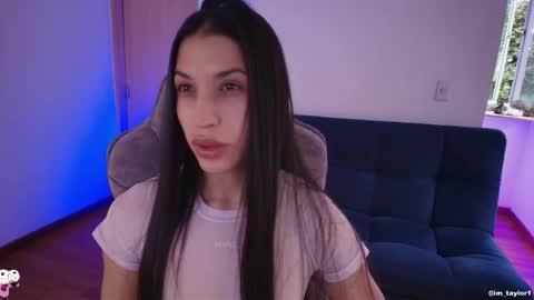 Snapshot of imtaylor__ chatting on 10.14.25 TAYLOR online show from 10.14.25