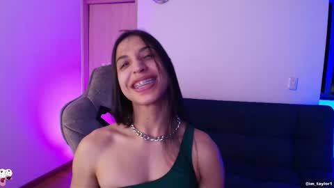 Snapshot of imtaylor__ chatting on 10.31.25 TAYLOR online show from 10.31.25