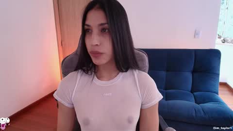 Snapshot of imtaylor__ chatting on 11.25.25 TAYLOR online show from 11.25.25