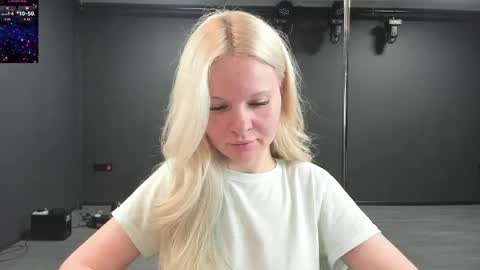 Snapshot of incredible__shell_ chatting on 05.27.26 Masha online show from 05.27.26