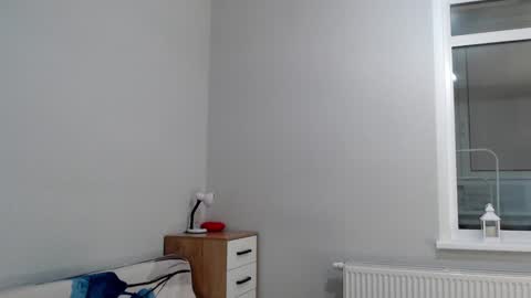 Snapshot of increible_della chatting on 12.08.24 Della online show from 12.08.24