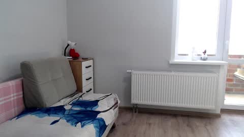 Snapshot of increible_della chatting on 03.08.25 Della online show from 03.08.25