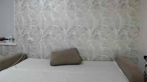 Snapshot of increible_della chatting on 02.05.26 Della online show from 02.05.26