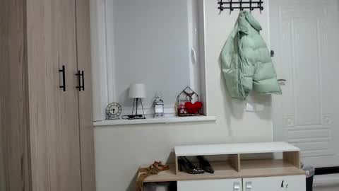 Snapshot of increible_della chatting on 02.24.26 Della online show from 02.24.26