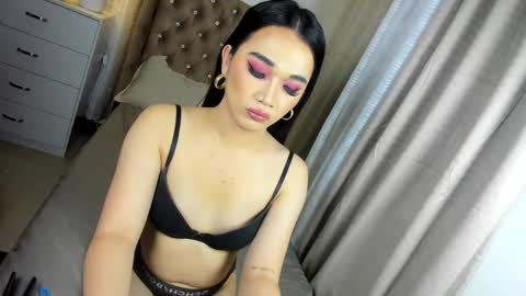 Snapshot of indestructabletrixie chatting on 12.28.24 indestructabletrixie online show from 12.28.24