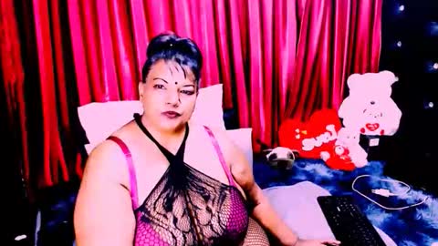 indian_rubyxx online show from 10.18.25