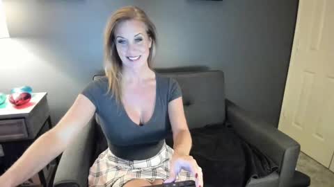 Snapshot of indianacooper chatting on 01.17.25 IndianaCooper - Showtimes - Mon-Fri 12pm and 930PM CST SatSun 930pm CST online show from 01.17.25