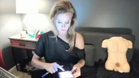 Snapshot of indianacooper chatting on 02.11.25 IndianaCooper - Showtimes - Mon-Fri 12pm and 930PM CST SatSun 930pm CST online show from 02.11.25