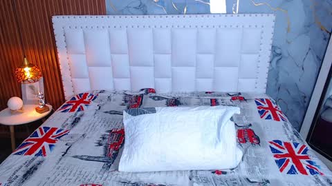 LITTLE AINHOA  online show from 01.20.25