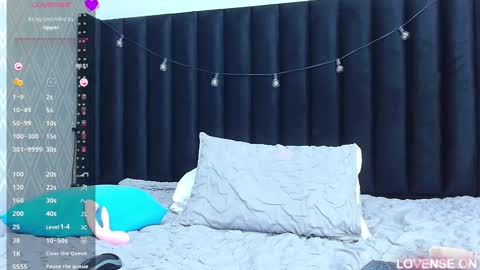 LITTLE AINHOA  online show from 03.12.25