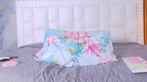 LITTLE AINHOA  online show from 10.16.25