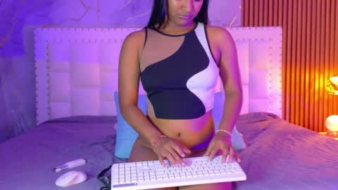 LITTLE AINHOA  online show from 04.15.26