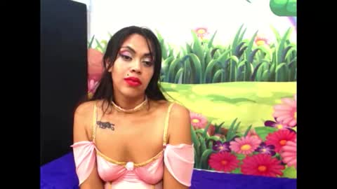 Snapshot of indiandesire4u69 chatting on 10.23.25 Lia online show from 10.23.25