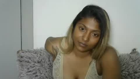 indianqtpie6 online show from 10.14.25