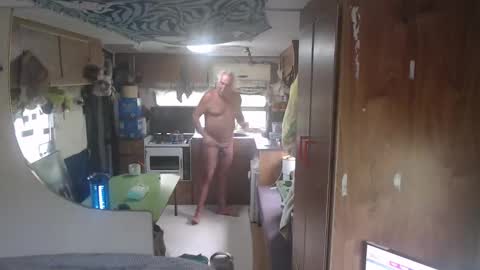 Snapshot of indieapenut chatting on 04.12.26 indieapenut online show from 04.12.26