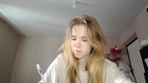 Snapshot of inespacheco chatting on 03.25.26 Sofia online show from 03.25.26