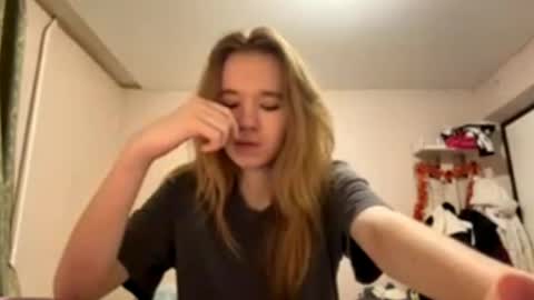 Snapshot of inespacheco chatting on 03.29.26 Sofia online show from 03.29.26