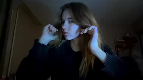 Snapshot of inespacheco chatting on 04.05.26 Sofia online show from 04.05.26