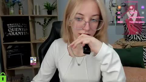 Mia online show from 10.15.25