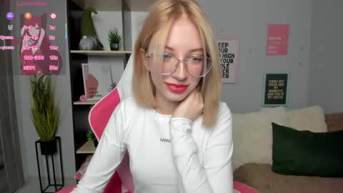 Mia online show from 11.19.25