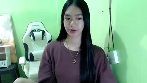 Snapshot of innocent_reign69 chatting on 02.05.26 Reign online show from 02.05.26