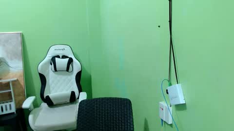 Snapshot of innocent_reign69 chatting on 02.12.26 Reign online show from 02.12.26