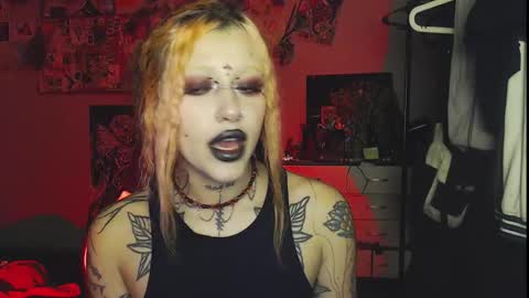 Snapshot of insunnity666 chatting on 11.18.25 Insunnity666 online show from 11.18.25