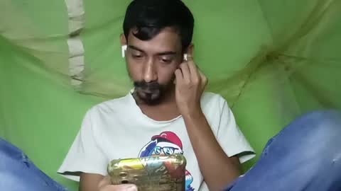 interne8famous online show from 12.18.25