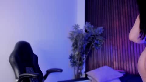 Snapshot of io_chie_ chatting on 10.14.25 io_chie_ online show from 10.14.25