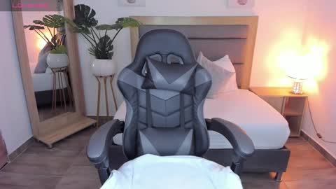 Snapshot of irantzu_hank chatting on 01.29.25 Irantzu online show from 01.29.25