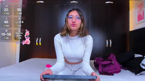 Snapshot of irirs_sex chatting on 03.05.25 IrisVianca online show from 03.05.25