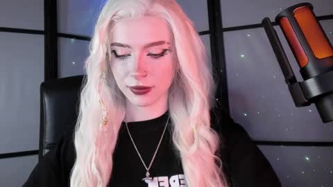 Snapshot of irisice chatting on 01.25.25 Miss Iris Fansly Miss Iris new inst. online show from 01.25.25