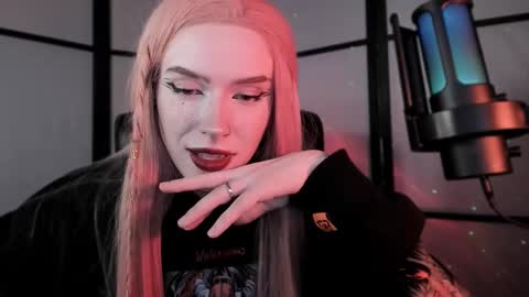 Snapshot of irisice chatting on 02.20.25 Miss Iris Fansly Miss Iris new inst. online show from 02.20.25