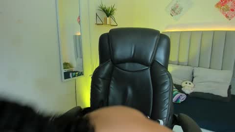 Snapshot of iriss_5 chatting on 10.29.25 Iris online show from 10.29.25