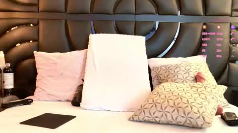 Snapshot of irissross chatting on 03.10.26 Iris online show from 03.10.26