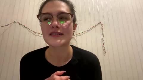 Snapshot of irisss31 chatting on 12.26.24 irisss31 online show from 12.26.24