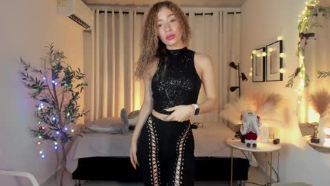 Snapshot of isa_____ chatting on 12.28.24 isa_____ online show from 12.28.24