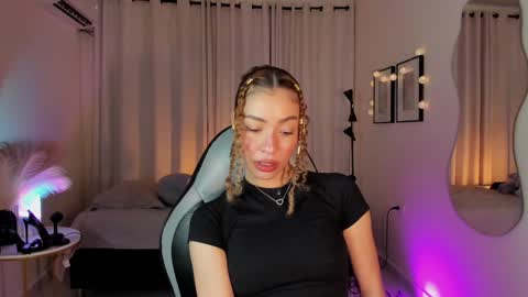 Snapshot of isa_____ chatting on 01.17.25 isa_____ online show from 01.17.25