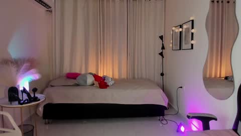 Snapshot of isa_____ chatting on 01.18.25 isa_____ online show from 01.18.25