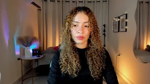 Snapshot of isa_____ chatting on 02.08.25 isa_____ online show from 02.08.25